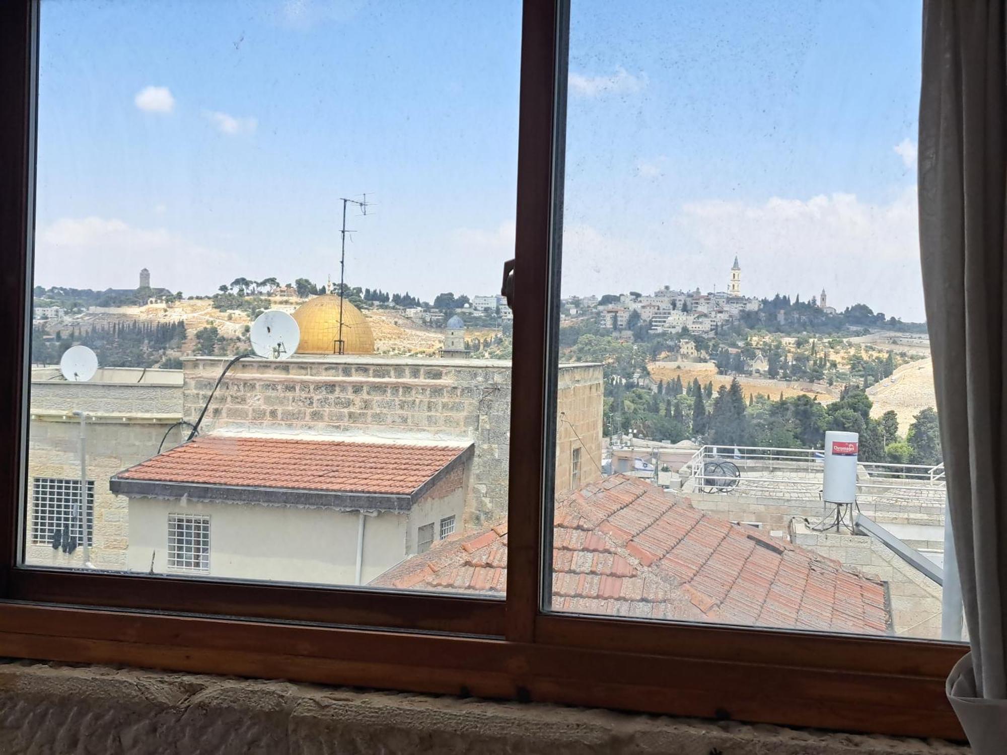 Into Jerusalem Heart Exteriér fotografie