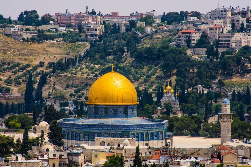 Into Jerusalem Heart Exteriér fotografie
